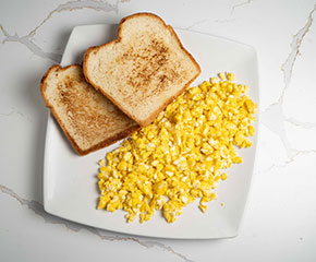 Scrambled eggs served with toast